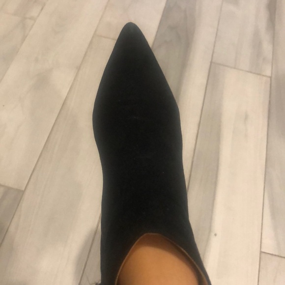 Black suede shoes with feathers - Picture 2 of 5